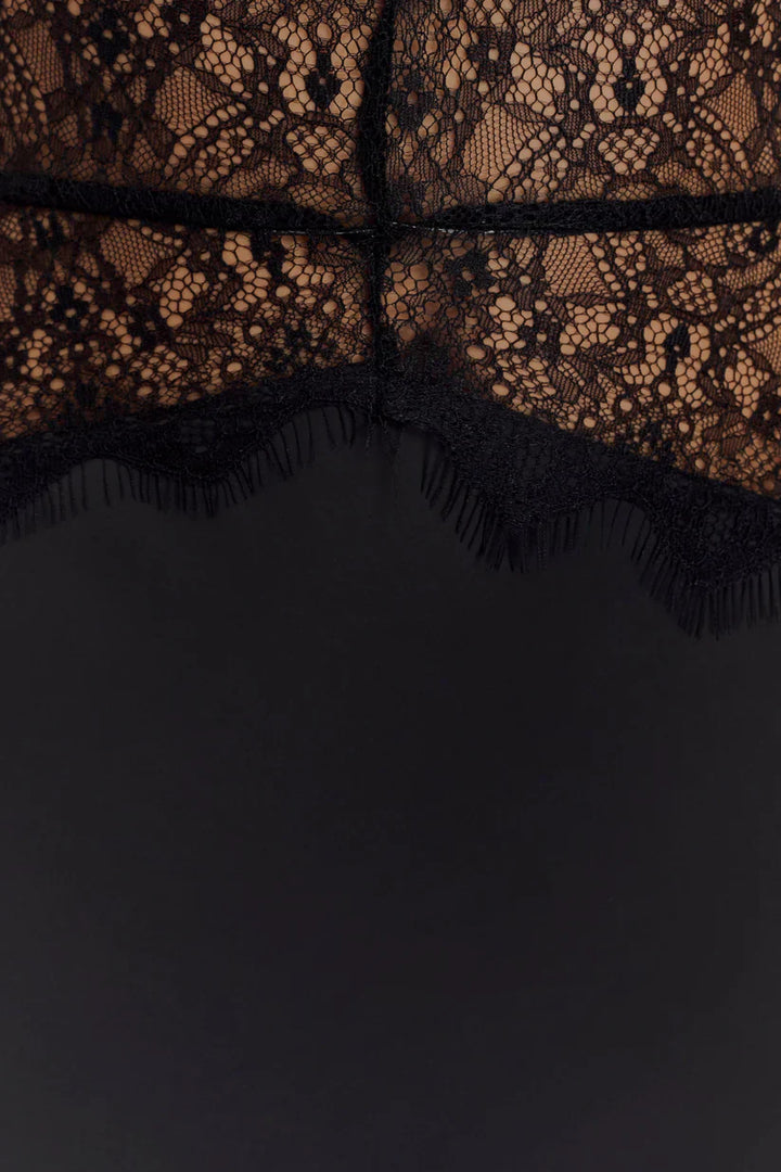 Sukienka maxi Elara Satin Lace